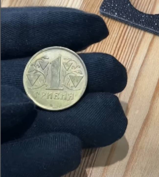 Як виглядає 1 гривня, за яку колекціонери готові віддати 4 тисячі доларів (фото і відео)